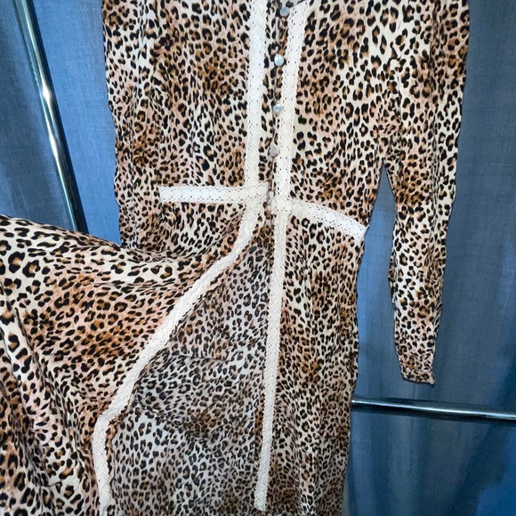 What Would Susie Wear? Cheetah Print High Low Dress Open Front Size Small - Picture 5 of 9